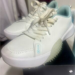 Stylish White Golf Shoes